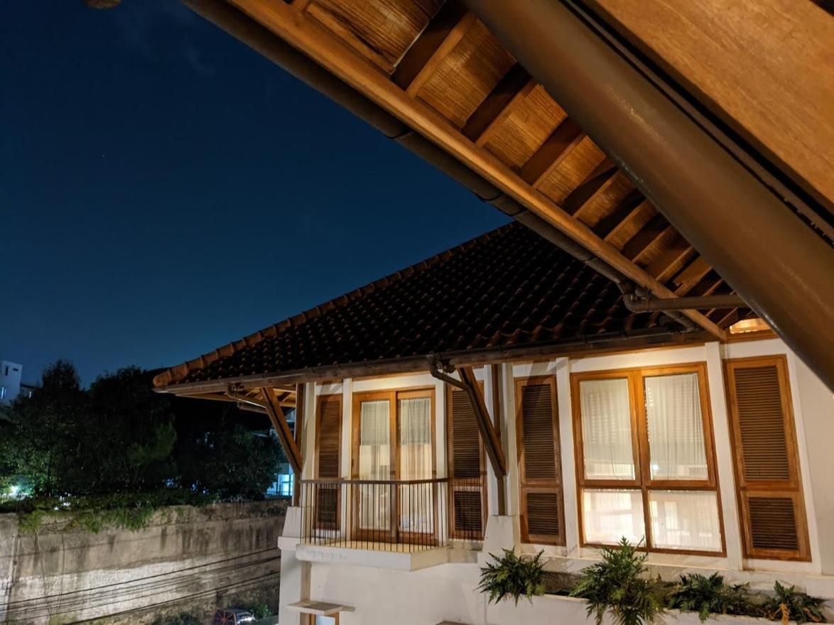 Villa Damar Boutique Hotel Бандунг Екстериор снимка