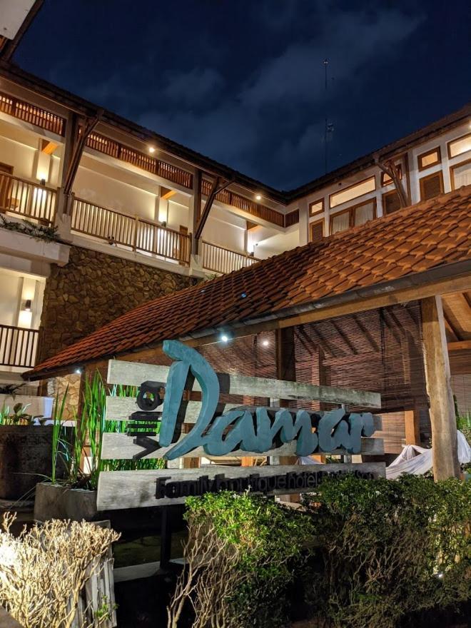 Villa Damar Boutique Hotel Бандунг Екстериор снимка