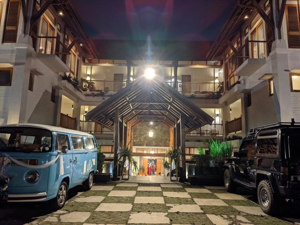 Villa Damar Boutique Hotel Бандунг Екстериор снимка