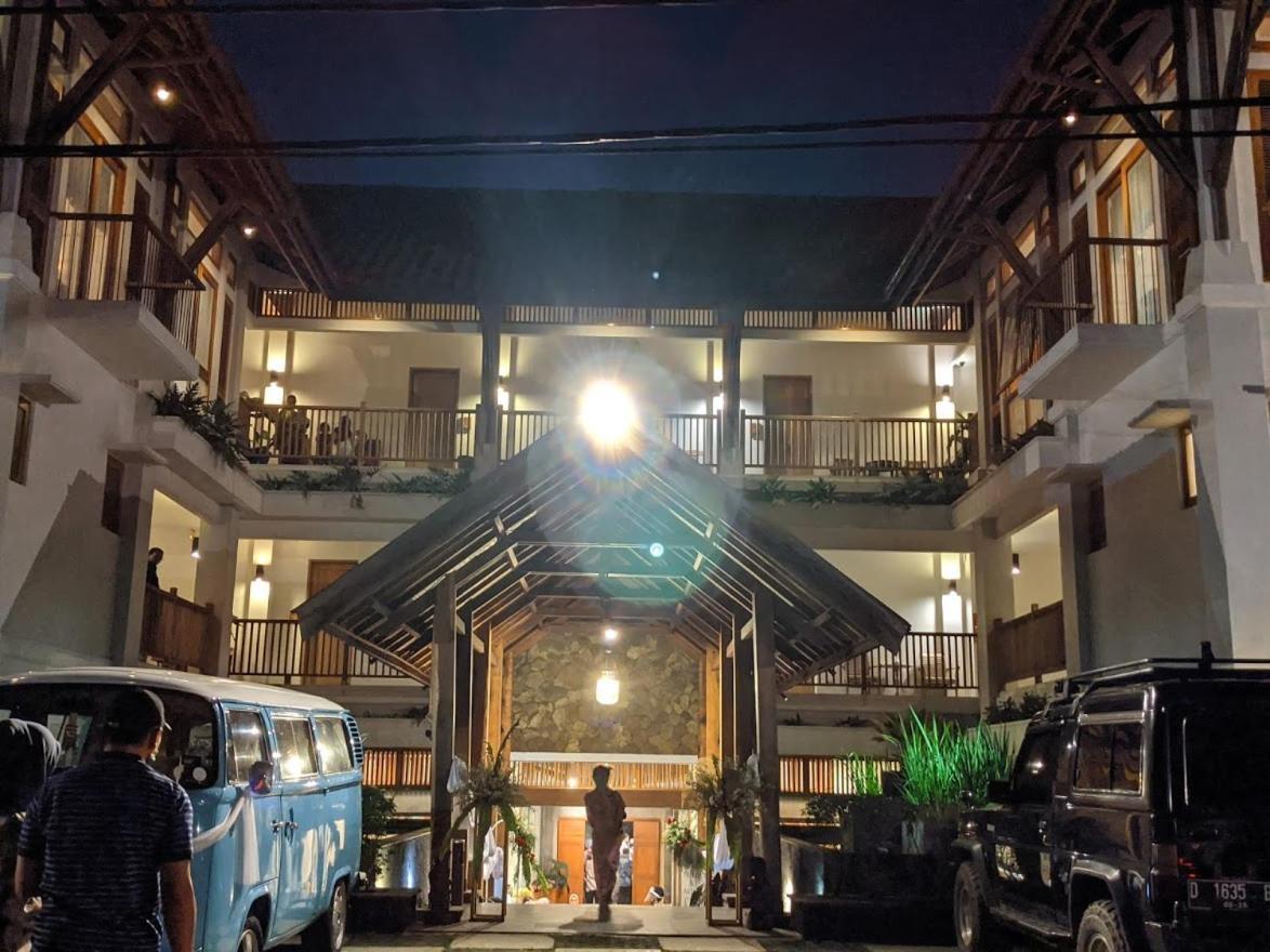 Villa Damar Boutique Hotel Бандунг Екстериор снимка