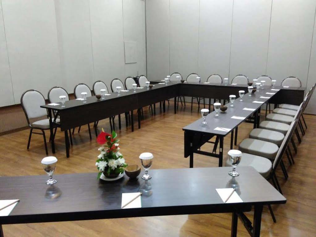 Villa Damar Boutique Hotel Бандунг Екстериор снимка