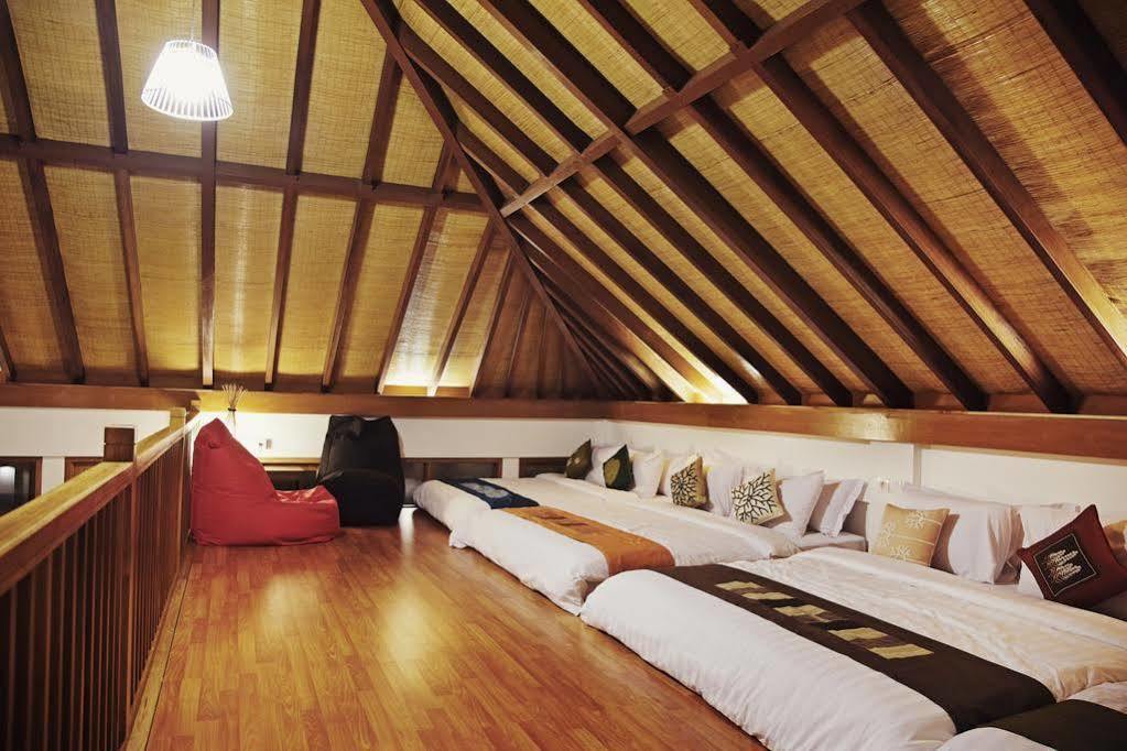 Villa Damar Boutique Hotel Бандунг Екстериор снимка