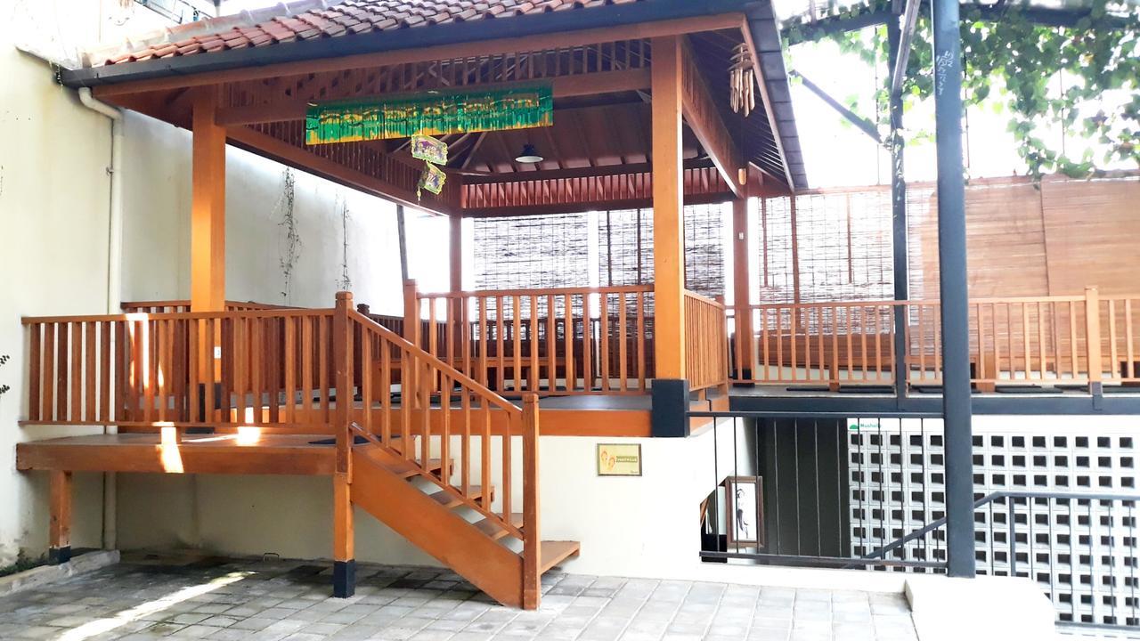 Villa Damar Boutique Hotel Бандунг Екстериор снимка